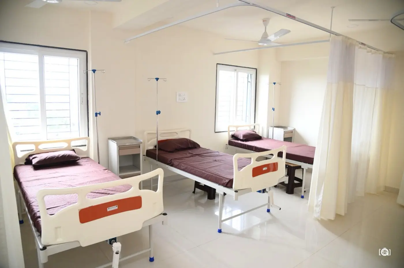 In-patient ward with hospital beds at Aansh Hospital & IVF Center, Chandrapur